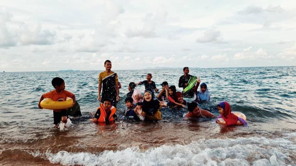 Bayu Beach Penarek Kampung Penarik Exterior foto