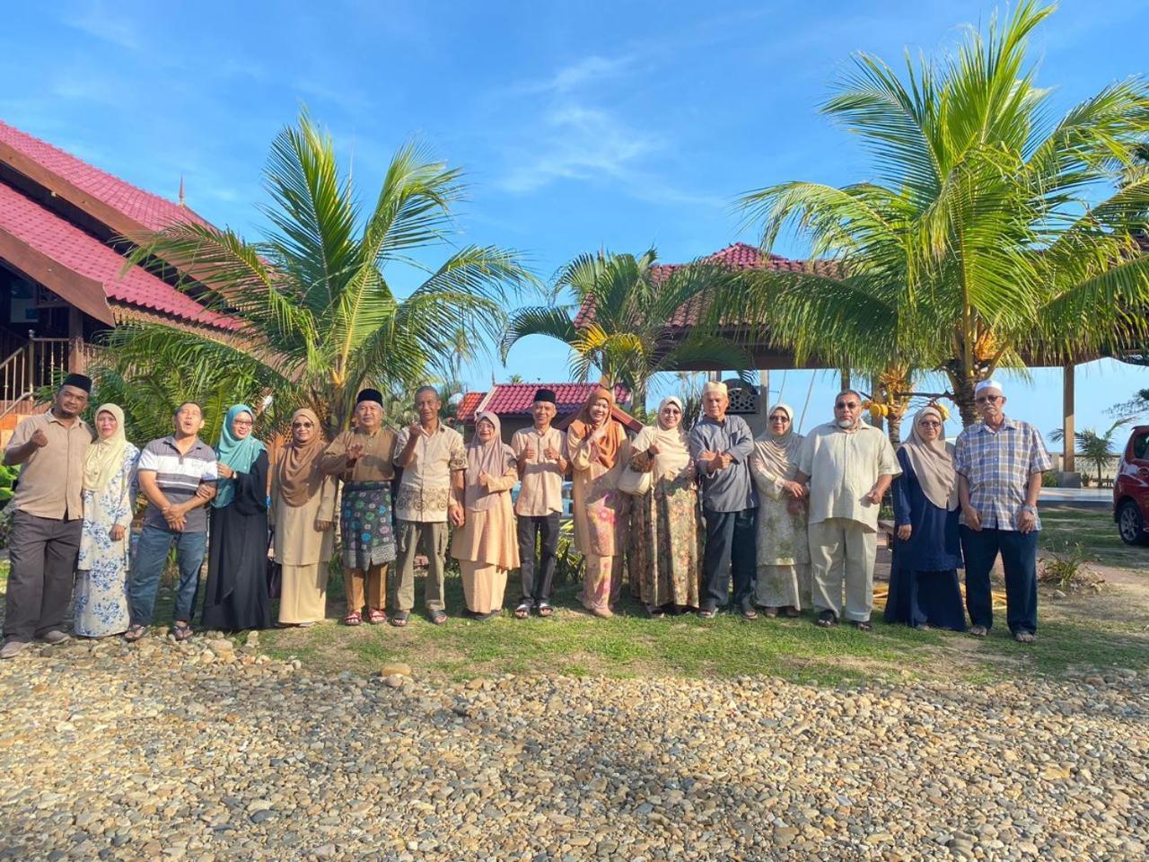 Bayu Beach Penarek Kampung Penarik Exterior foto