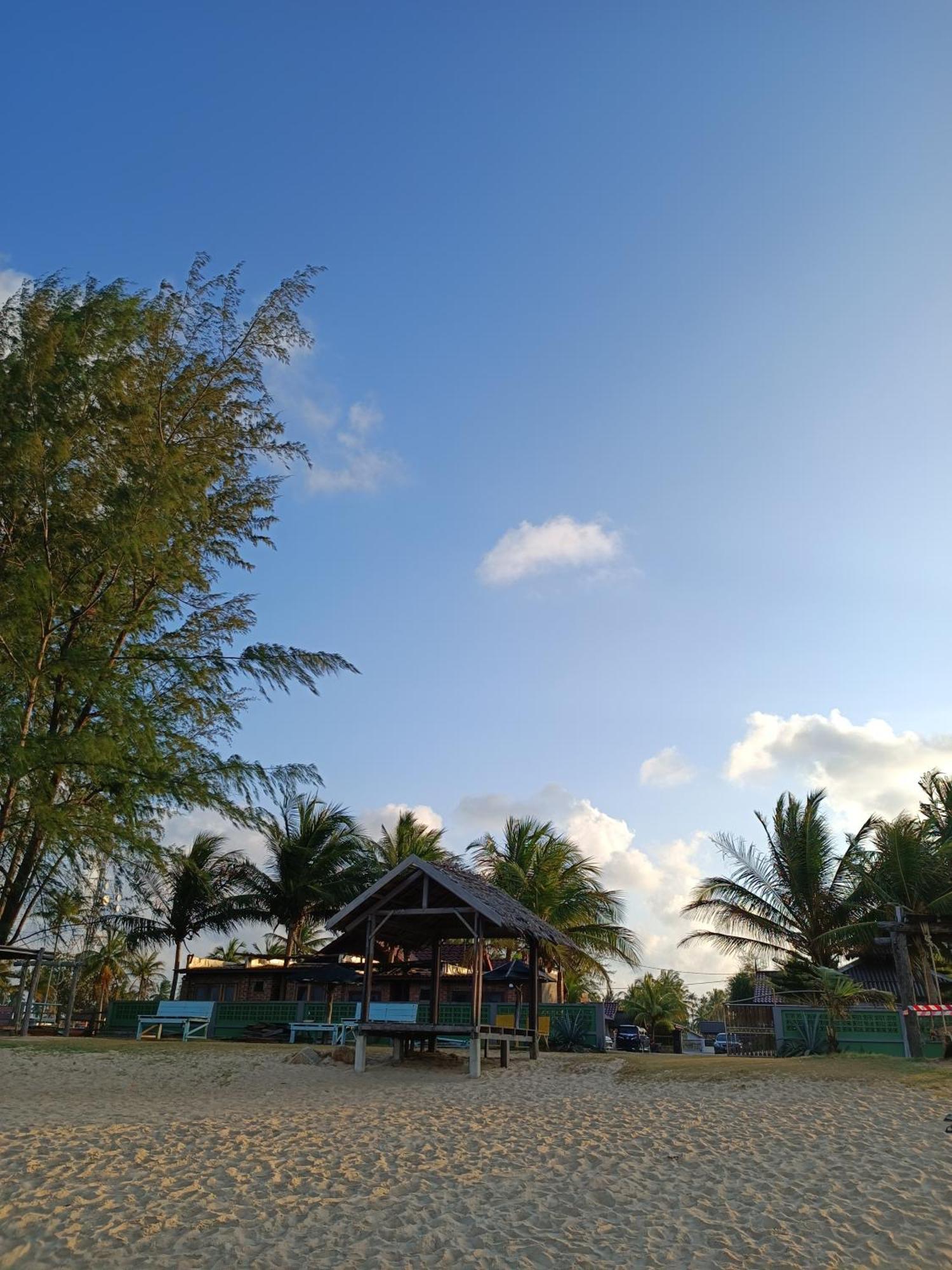 Bayu Beach Penarek Kampung Penarik Exterior foto